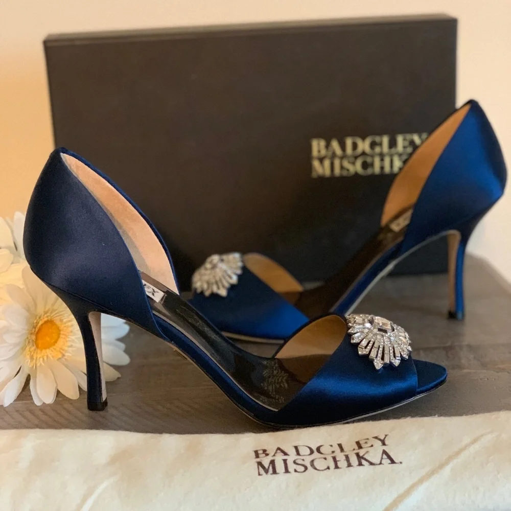 Badgley Mischka navy satin pump-never worn! - Picture 3 of 4